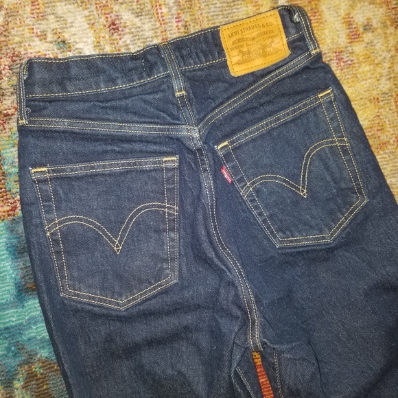 Levi’s Ribcage Jeans - Picture 2 of 3
